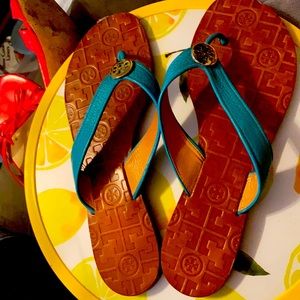 Tori Burch size 9 turquoise great condition